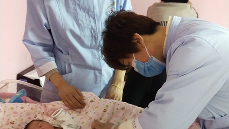 母婴护理员：呵护宝宝成长的守护者